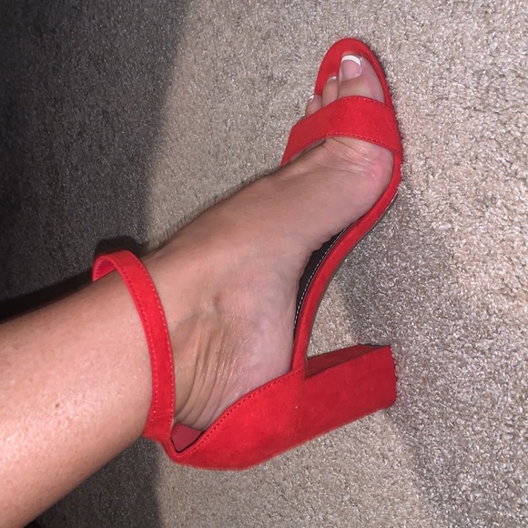 Red heels - Picture 5 of 5